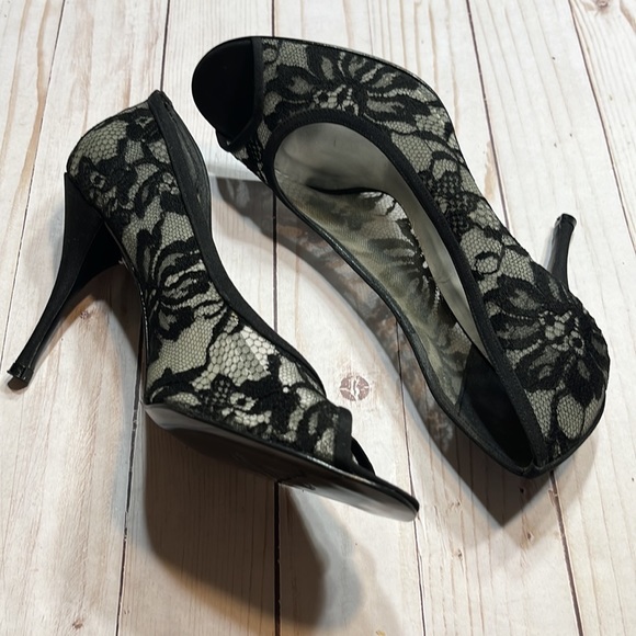 Stuart Weitzman Lace 4” Heels Leather Sole - Picture 5 of 10